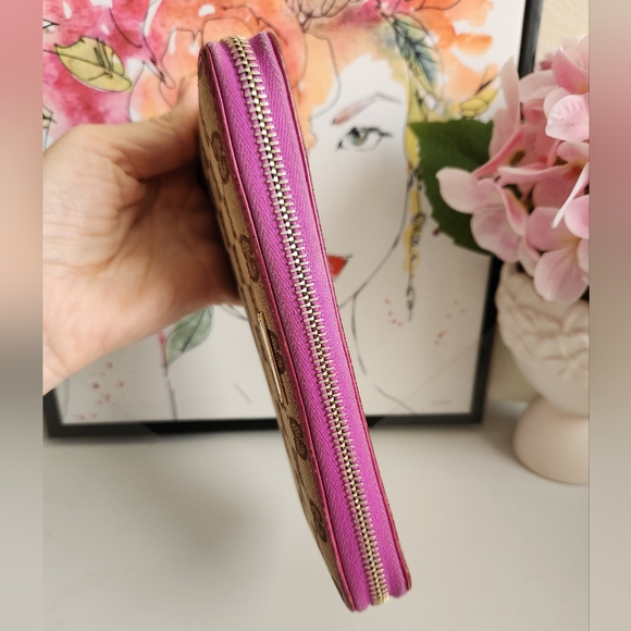 GUCCI GG Logo Canvas Zip Around Wallet - Picture 12 of 14